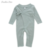 Venda quente de fábrica novo design popular cor personalizada gravata lateral carcela renda manga longa macacão de bebê roupas de bebê