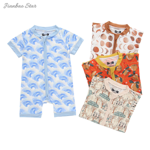 Novo padrão de cor lançado terno de uma peça do bebê verão manga curta plissado macacão roupas do bebê