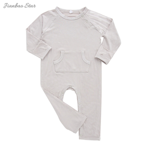 Recém-chegados de alta qualidade venda superior personalizado cor sólida botão de bambu unisex mangas compridas macacão de bebê