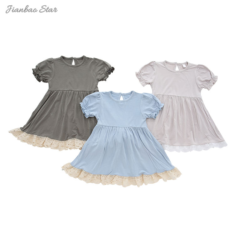10 vestidos deslumbrantes para chá de bebê: elegância branca, rosa e azul para a futura mamãe
