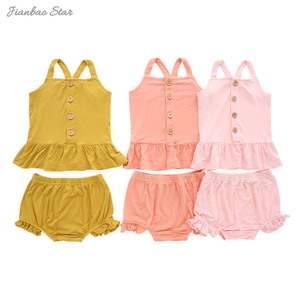 Novo lançamento alça de ombro topos e shorts babados conjunto do bebê verão meninas roupas de bambu elastano algodão saída terno do bebê conjunto