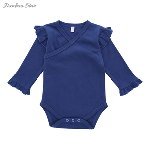 Boutique design de inverno estilo babado com botão de pressão 100% algodão recém-nascido bebê menina macacão conjunto macacão