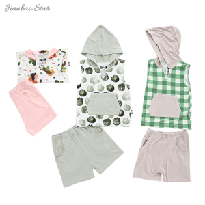 Novo design para roupas de bebê, meninos e meninas, sem mangas, regata com capuz, tops e shorts, conjuntos de roupas para bebês e crianças