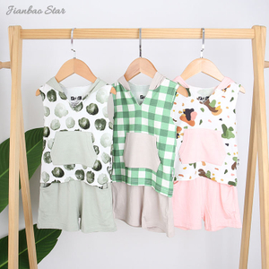 Venda quente de alta qualidade confortável atacado 100% algodão novo design lindo verão sem mangas unisex conjunto de roupas de bebê