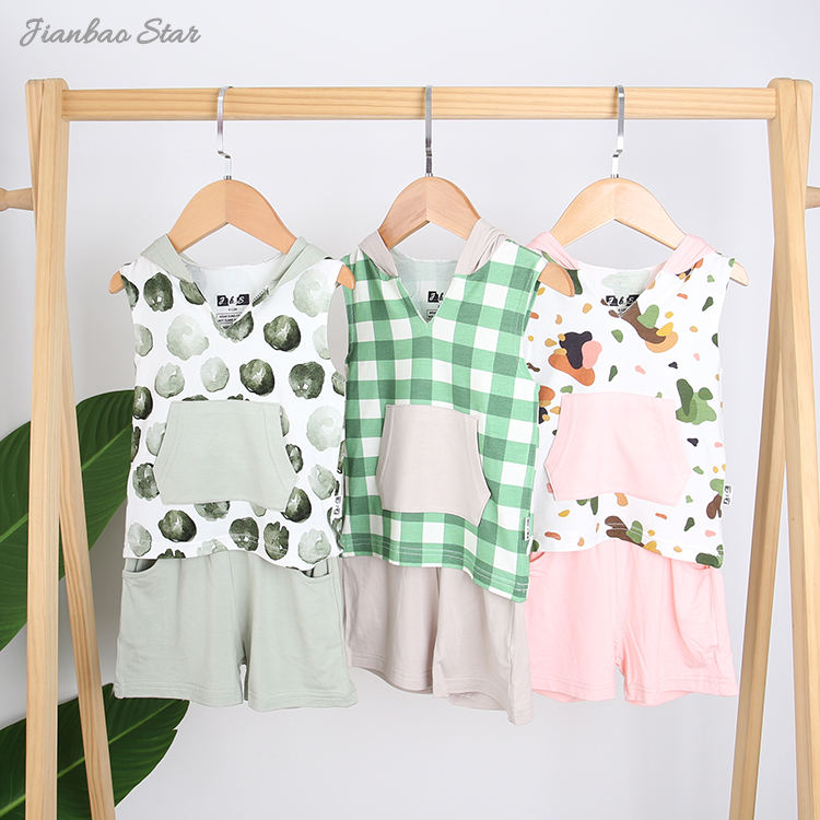 Novo design para roupas de bebê, meninos e meninas, sem mangas, regata com capuz, tops e shorts, conjuntos de roupas para bebês e crianças