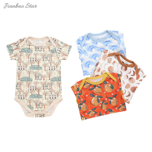Fabricação de fábrica de serviço OEM as melhores roupas de bebê de bambu de verão Onesie com designs impressos personalizados Macacão de bebê