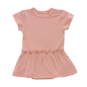 Macacão de bebê de viscose de bambu com decoração de babados, vestido de menina de cor lisa com shorts inferiores