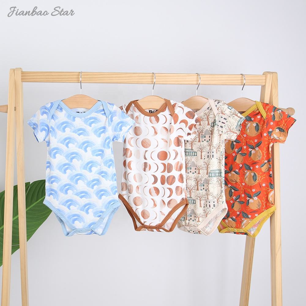 Fabricação de fábrica de serviço OEM as melhores roupas de bebê de bambu de verão Onesie com designs impressos personalizados Macacão de bebê
