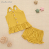 Conjunto de roupas de verão para meninas, novo e quente, com alça de ombro, tops e lindos shorts com babados, roupas de bebê de malha de bambu
